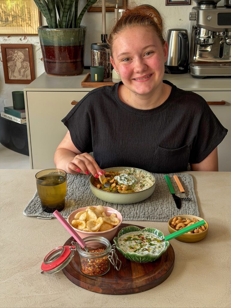 Amaranthe eet haar avondeten