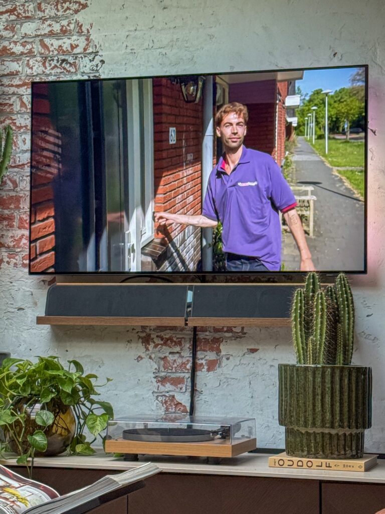 Huizenruilers op de tv kijken