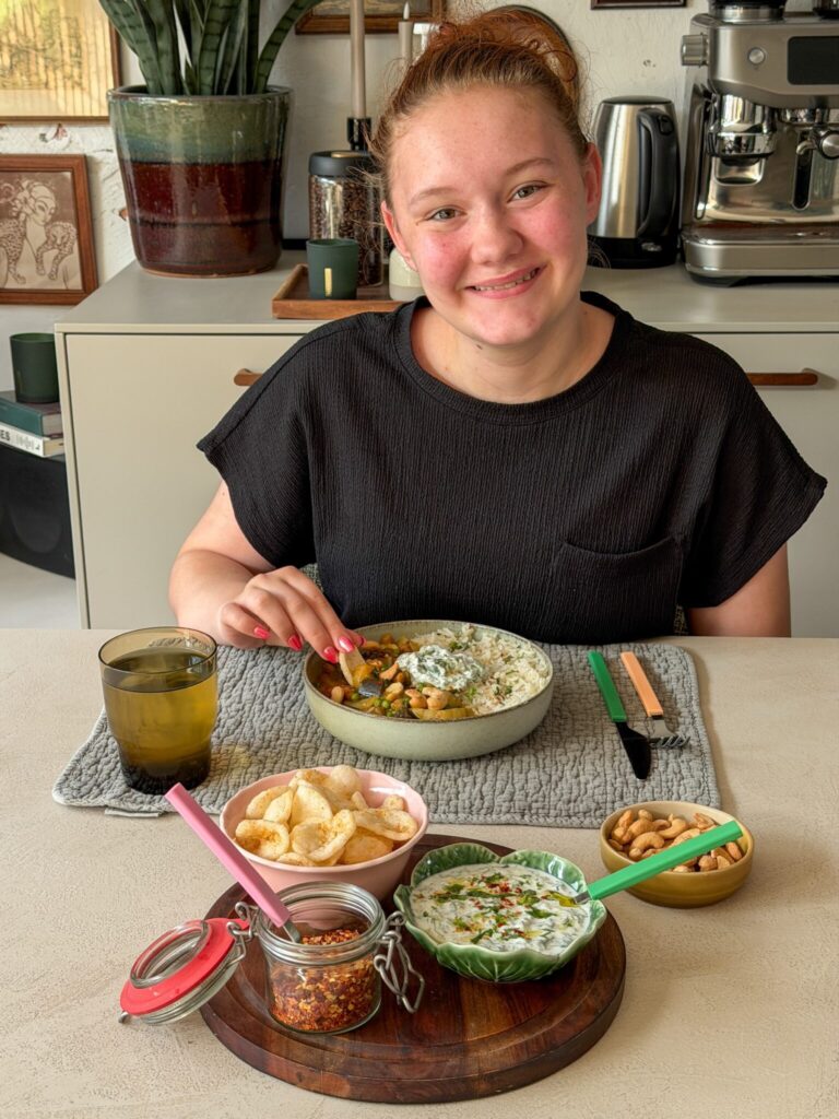 Thaise gele curry met kikkererwten recept uit weekmenu 26 van Familie over de Kook