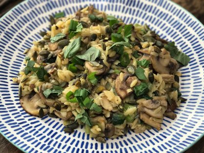 Vegetarisch recept: Orzo risotto met paddenstoelen