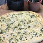 Focaccia met rozemarijn en Parmezaanse kaas