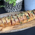 Spaans gevuld stokbrood met chorizo van de bbq