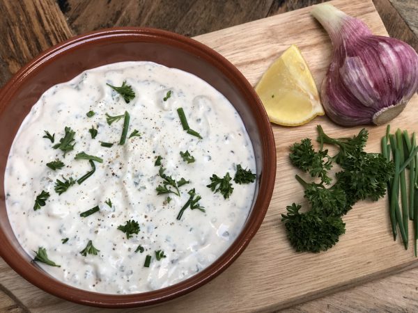 zelf knoflooksaus maken: met verse knoflook en poeder! - familie