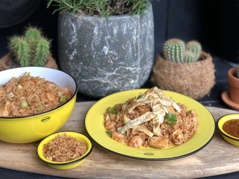 Nasi Goreng met kip en garnalen Nasi Goreng met kip en garnalen