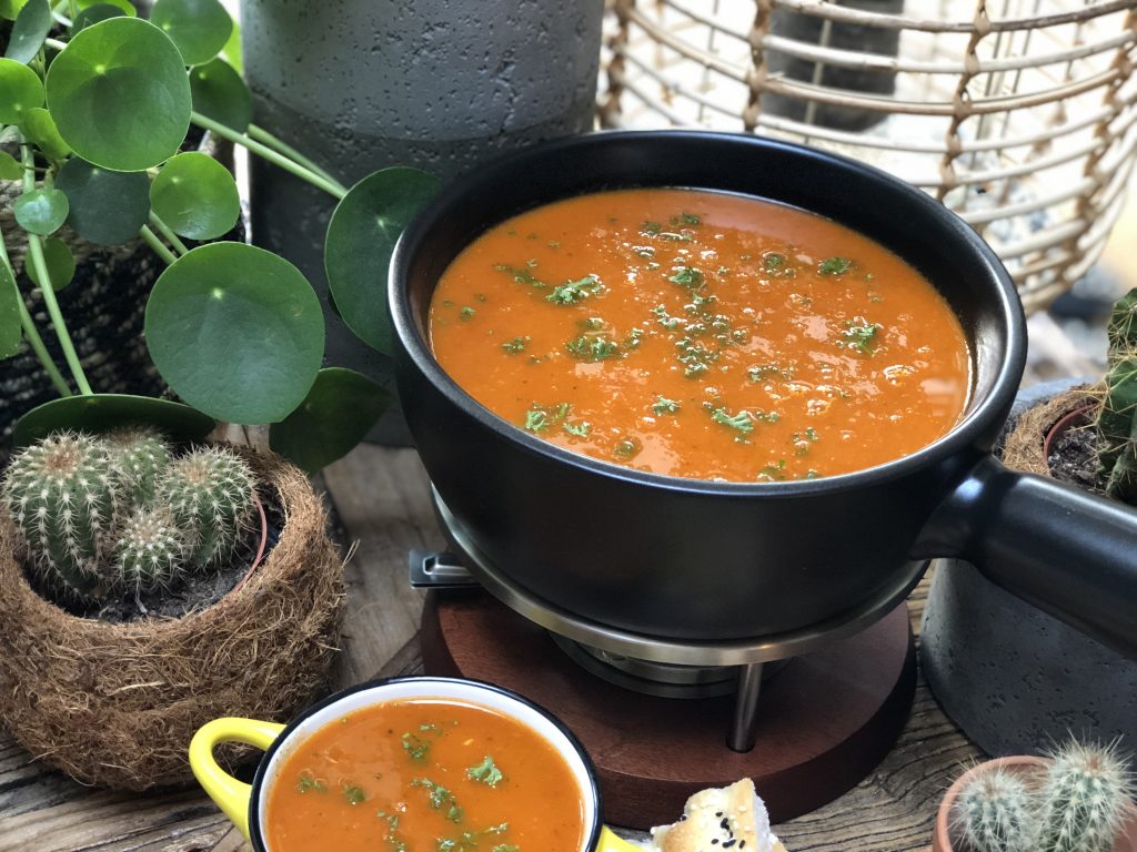 recept puntpaprika soep maken met tomaat. 