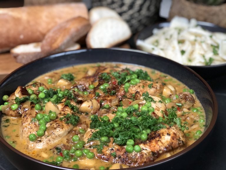 kip in champignonroomsaus: kruidig recept kip in champignonroomsaus: kruidig recept