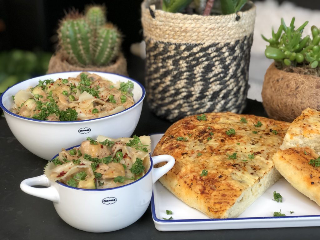 recept pasta met tonijn in roomsaus met courgette, champignons en doperwtjes