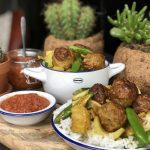 Thaise gehaktballetjes in rode currysaus