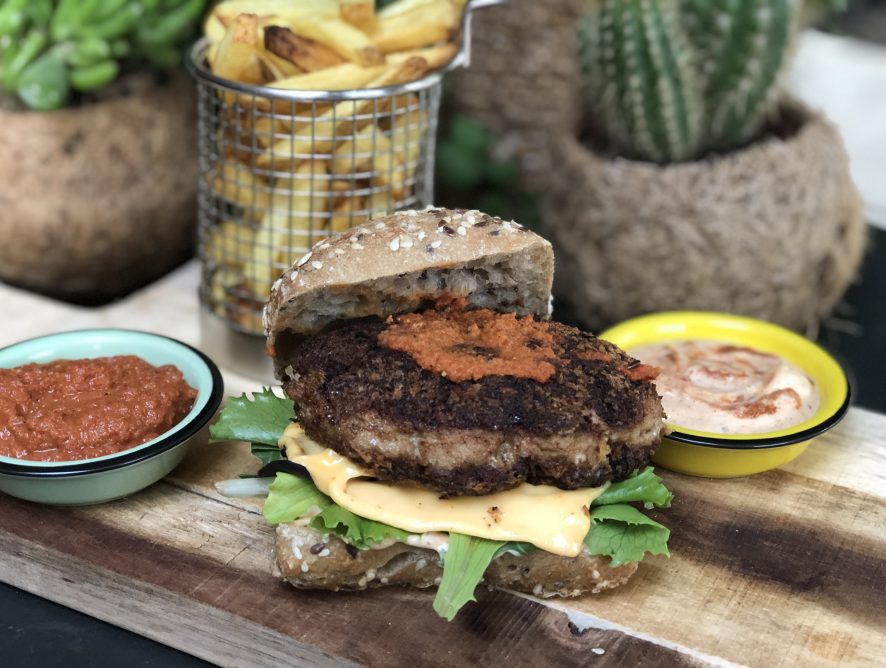Thaise burger met pittige rode currymayonaise