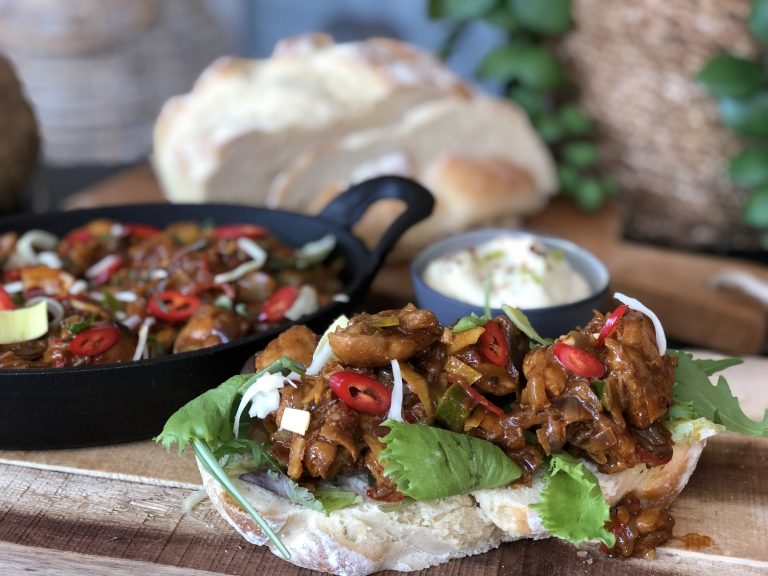 Broodje hete kip met Thaise wokgroenten Broodje hete kip met Thaise wokgroenten