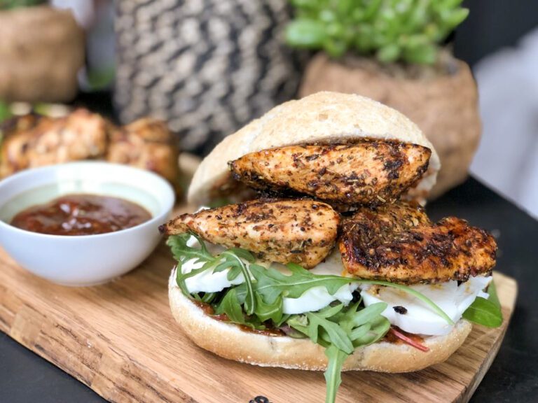 Kruidige Italiaanse kip op brood: lunch tip broodje met Italiaanse kip