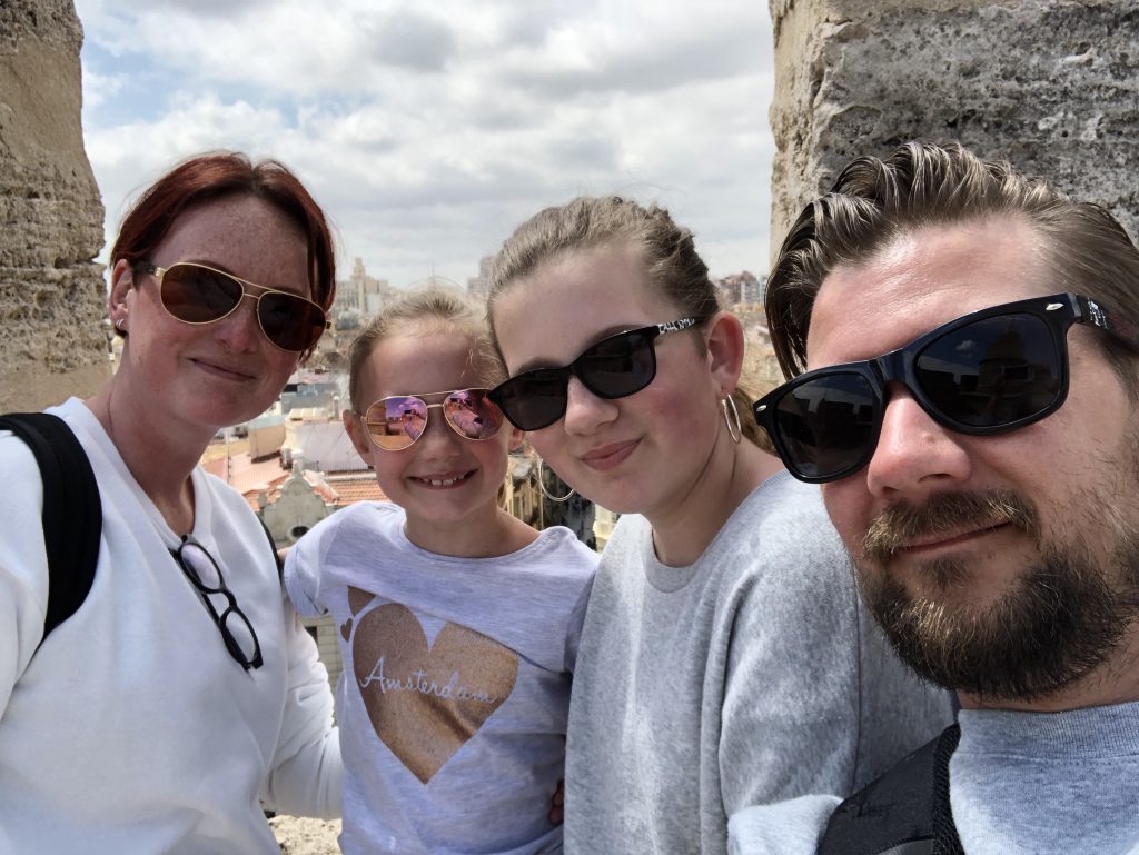 Familie over de Kook op vakantie in Spanje