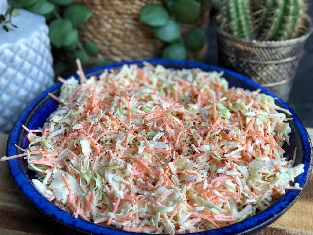 recept zelfgemaakte gezonde coleslaw met wortel en spitskool