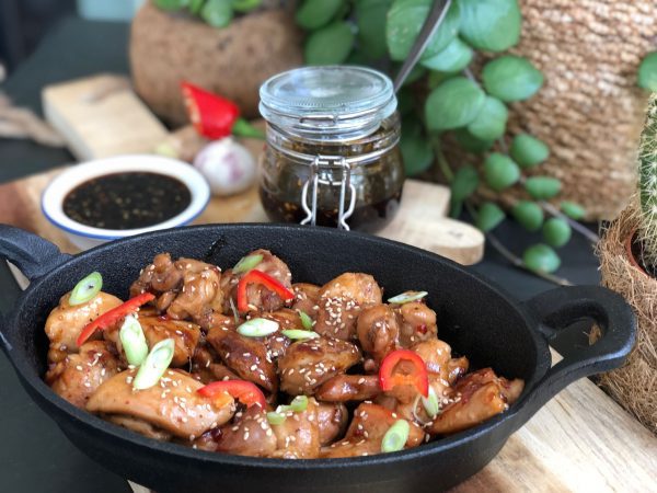 kip-in-teriyaki kip in zelfgemaakte teriyakisaus