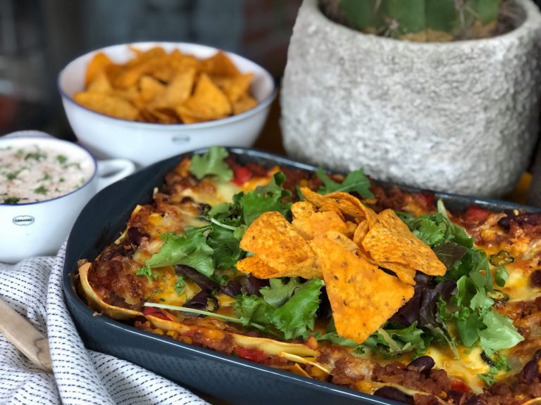 Mexicaanse dipsaus bij Mexicaanse lasagne