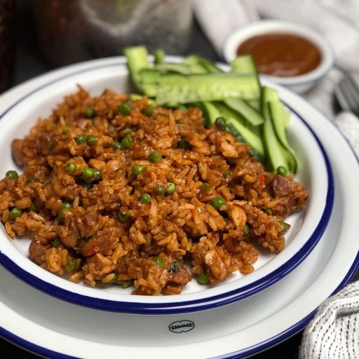 Surinaamse Nasi Met Kip Maken Familie Over De Kook