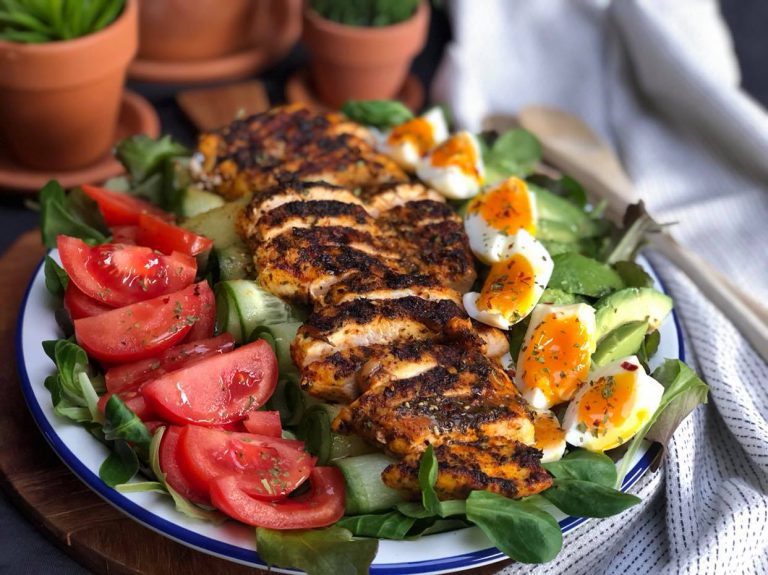 gegrilde kip salade met kruidige dressing gegrilde kip salade