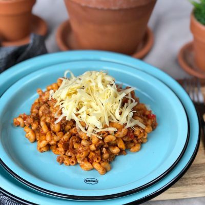 macaroni met tomatenpuree, gehakt en kaas