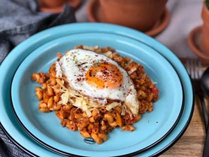 Macaroni met gehakt en tomatenpuree