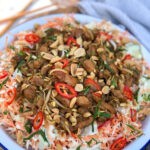 Aziatische salade met kip ketjap en pinda's
