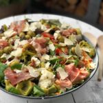 salade met tortellini en rode pesto en proscuitto