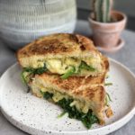 kooboek Vers Deeg review: tosti met kaas, spinazie en pesto