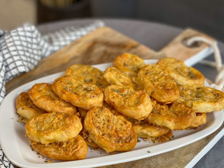 zelf kaasvlinders maken met een beetje pit zelf pittige kaasvlinders maken