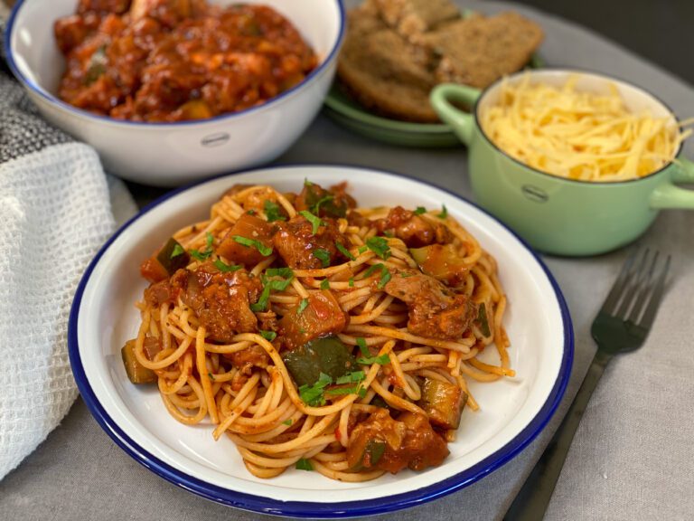 Kip stoof in kruidige tomatensaus met pasta kip stoof in kruidige tomatensaus: 15 kip recepten