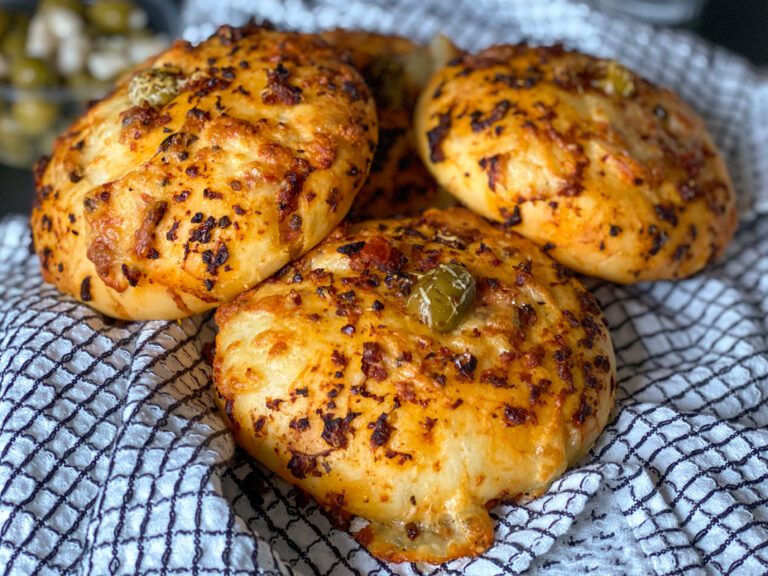 Broodjes met tapenade en mozzarella tapenade broodjes met mozzarella