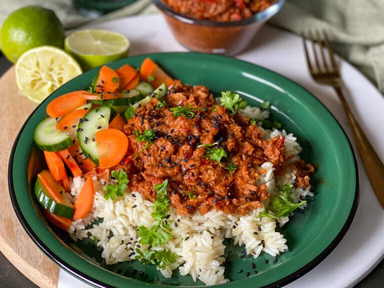 Tonijn in pittige tomatensaus met ketjap en rijst tonijn in pittige tomatensaus met ketjap