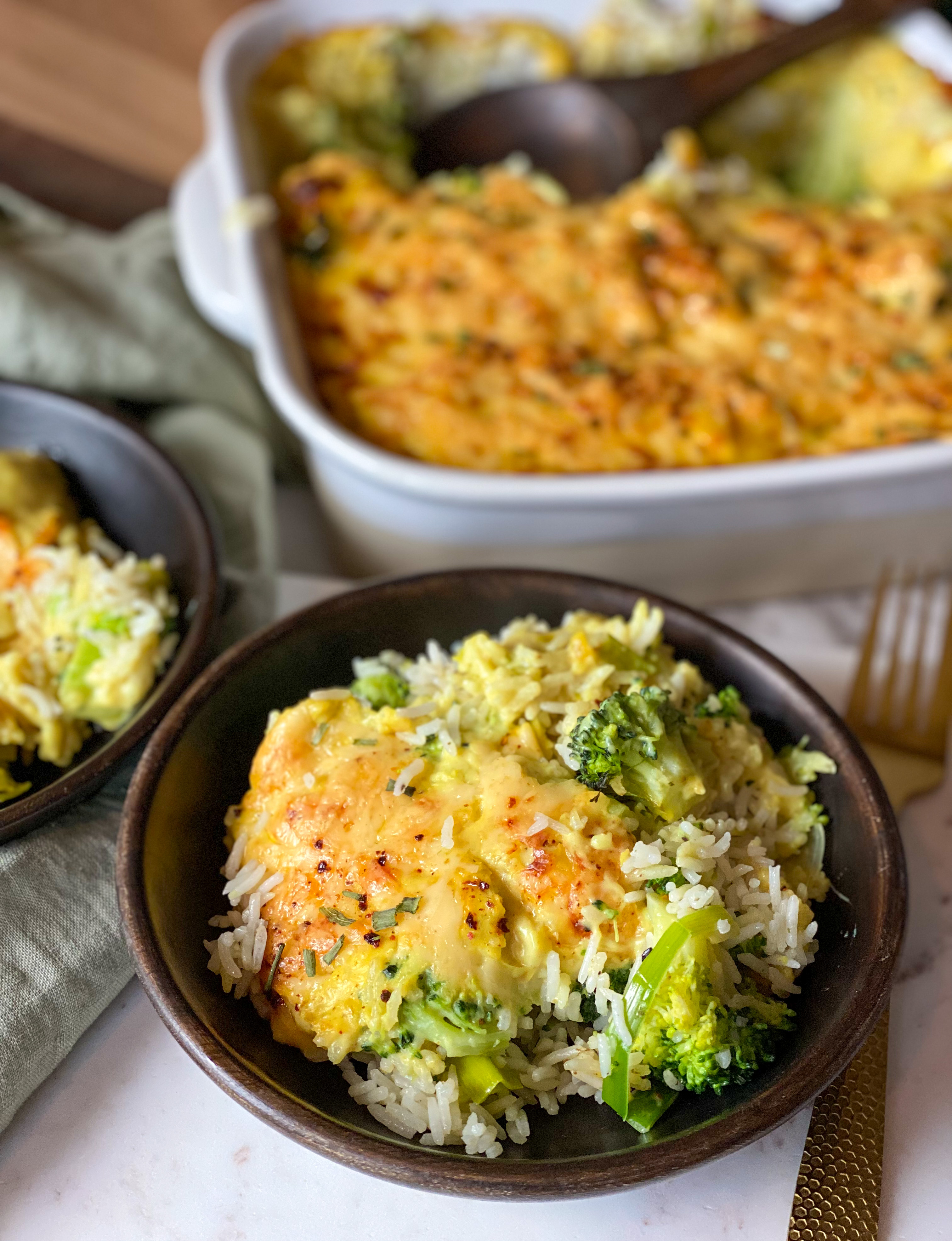 romige rijst ovenschotel met broccoli en prei