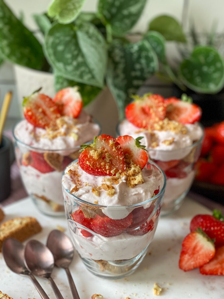 trifle met cantuccini en aardbeien