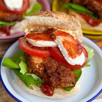 5 kipburger recepten krokante Italiaanse kipburger met kruidige ketchup en mozzarella