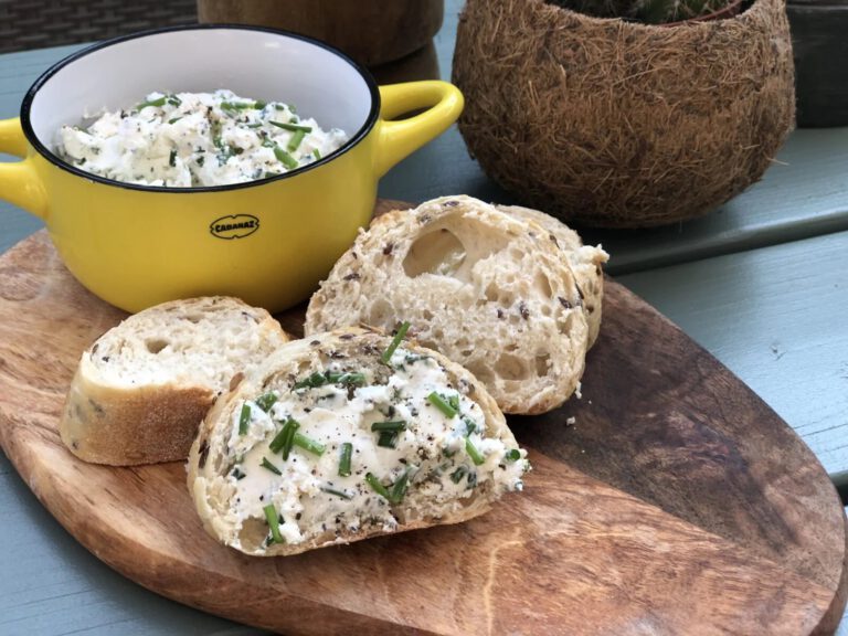 15 x salades op toast bieslookroomkaas