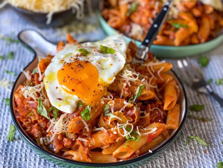Familie over de Kook weekmenu 2-2023 penne met gehakt in tomatensaus