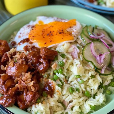 Familie over de Kook weekmenu 8-2023 kip ketjap met pindasaus en rijst