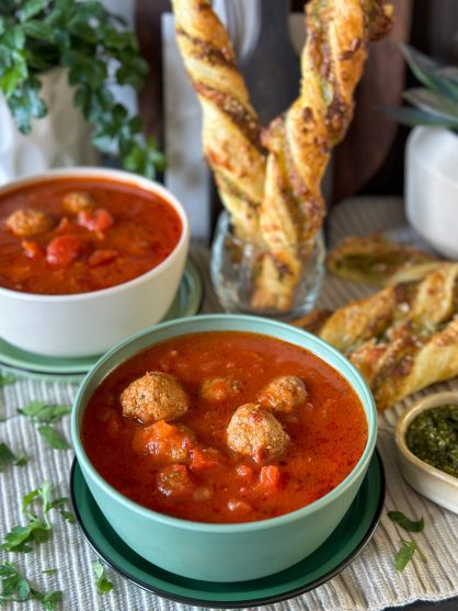 Tomatensoep Met Chipotle En Balletjes Familie Over De Kook