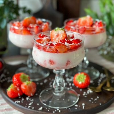 Panna cotta met aardbeien en kokosmelk panna cotta met aardbeien en kokosmelk