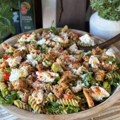 Familie over de Kook weekmenu 34-2023 pastasalade met kip en pesto