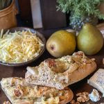 borrelbrood met peer en gorgonzola