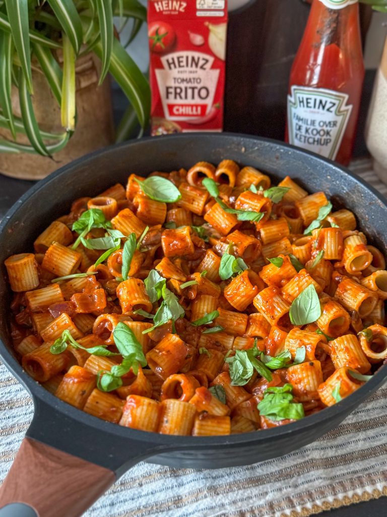 pasta in pikante tomatensaus 