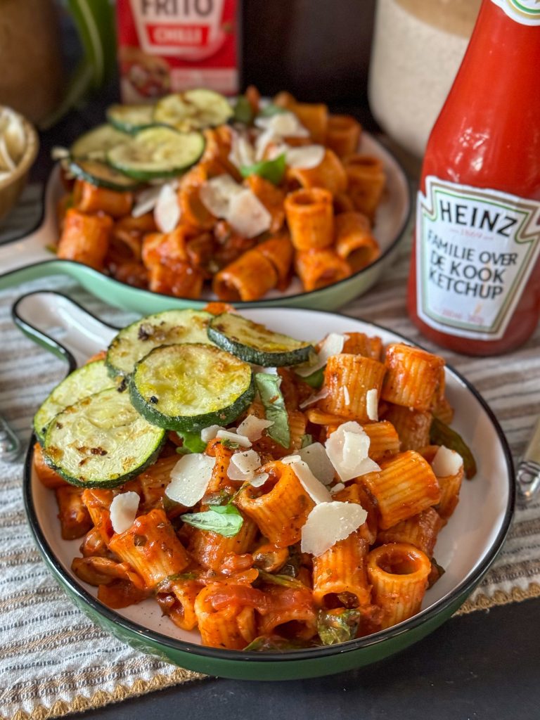 pasta in pikante tomatensaus 