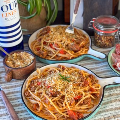 pasta in tomatensaus met witte wijn