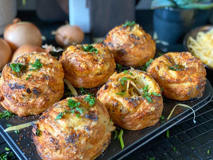 croissant rolletjes met kaas en ui