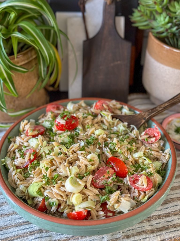 orzo salade met prei en tomaat