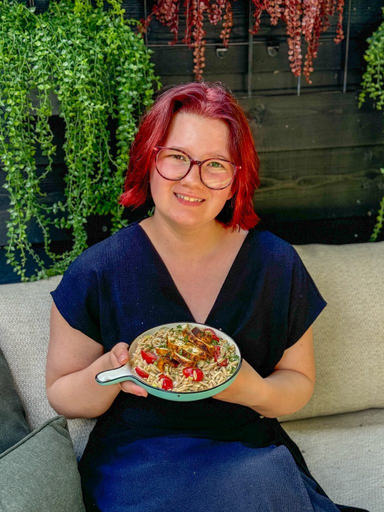 Orzo salade met gegrilde kip