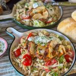 salade met orzo en gegrilde kip