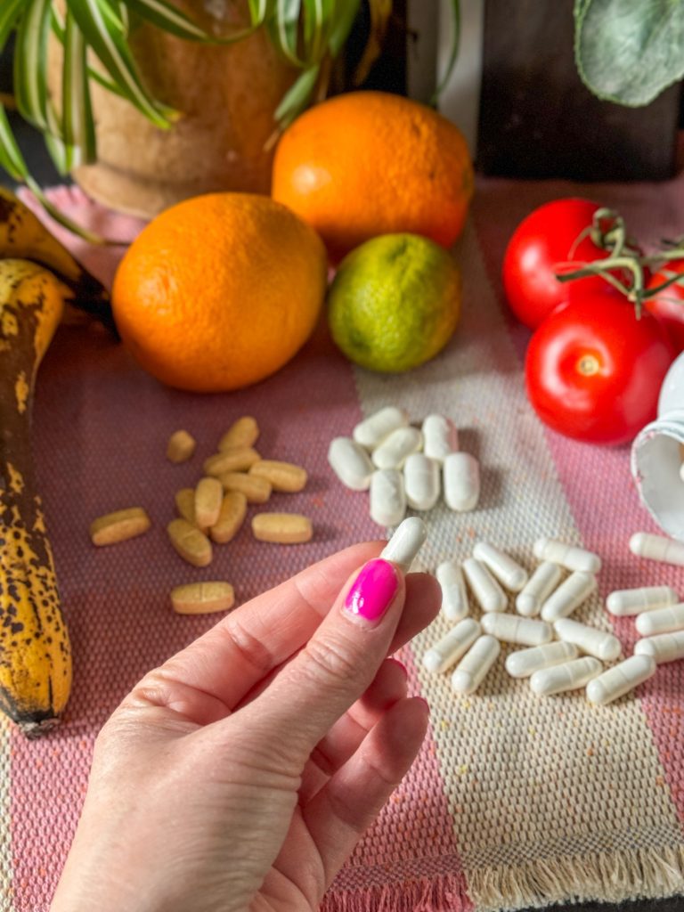 Wat is het verschil tussen vitamines uit een potje en uit voeding?