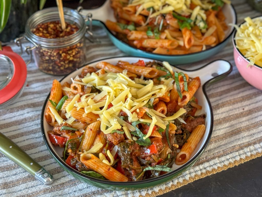 pasta in tomatensaus met cajunkruiden