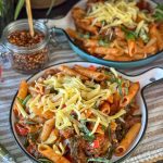 pasta in tomatensaus met cajunkruiden